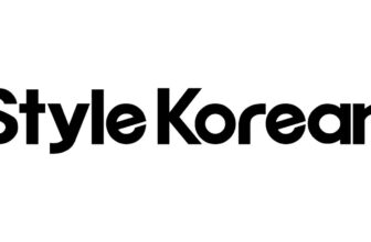 يُعبر موقع StyleKorean من أبرز الوجهات الإلكترونية لعشاق مستحضرات التجميل والعناية بالبشرة الكورية حول العالم، وقد استطاع خلال سنوات قليلة أن يجمع قاعدة واسعة من العملاء في دول الخليج والعالم العربي. يتميز الموقع بعرض منتجات أصلية 100% من كبرى العلامات الكورية المعروفة بجودتها ونتائجها الفعالة مثل COSRX، Some By Mi، Laneige، وغيرها الكثير. يقدّم الموقع تجربة تسوق مرنة وآمنة، مع واجهة استخدام سهلة وأقسام واضحة تتيح للمستخدم استكشاف منتجات العناية بالبشرة، الماكياج، مستلزمات الشعر، والعناية بالجسم، إضافة إلى أدوات التجميل. يتم شحن كافة الطلبات من كوريا الجنوبية مباشرة، ما يمنح المستخدم ثقة بجودة المنتج ومصدره الأصلي، ويجعل من ستايل كوريان منصة مفضلة لمحبي الكي-بيوتي في السعودية وبقية دول المنطقة.